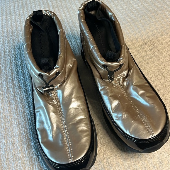 Sporto "Barefoot Wool" Women 11 Wide amazing comfortable metallic gold booties - Picture 3 of 9